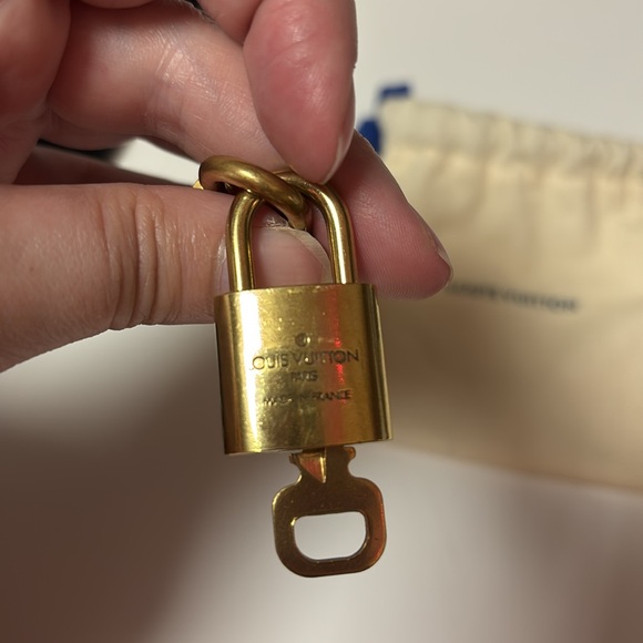 SET OF 2 AUTHENTIC LOUIS VUITTON GOLD TONED LOCK & KEY - Picture 6 of 6